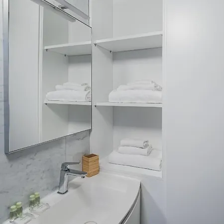 Apartment Frattina 35 *